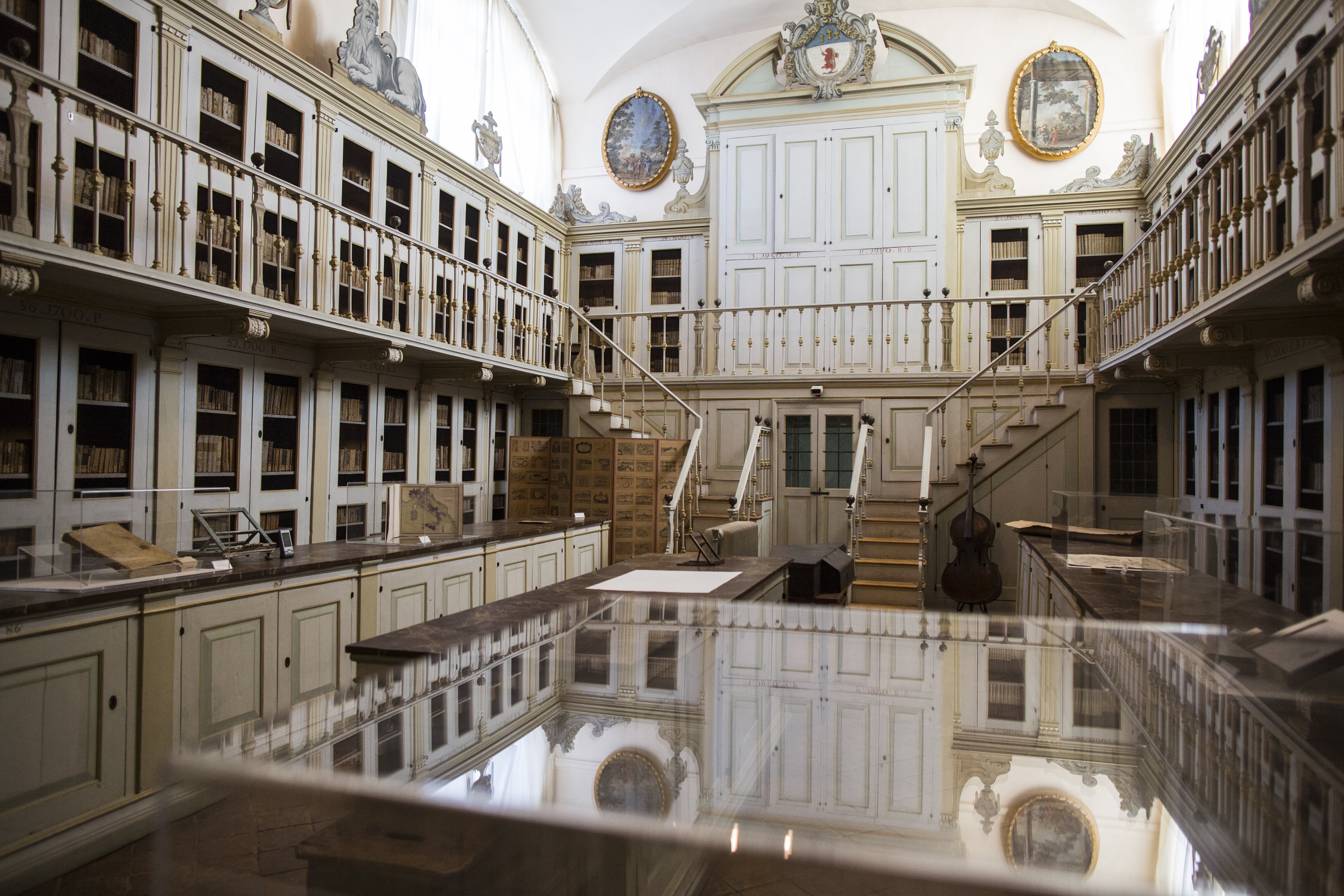 Biblioteca Manfrediana Sala 700 Mg 9897