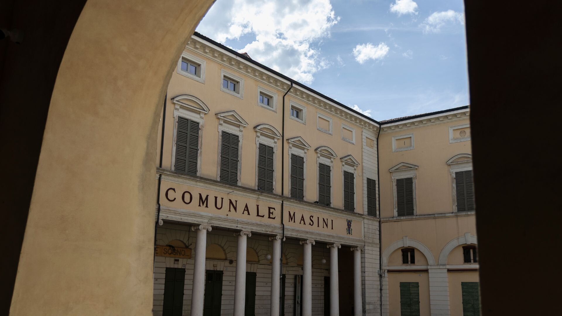 Piazza Nenni e Voltone della Molinella