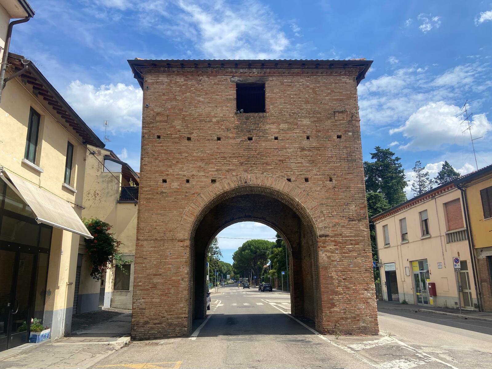 Porta delle Chiavi e Mura Manfrediane