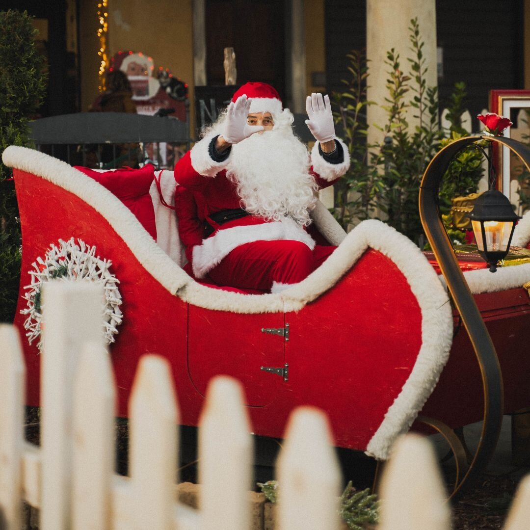 Babbo Natale sotto l'albero - 13 dicembre 2025