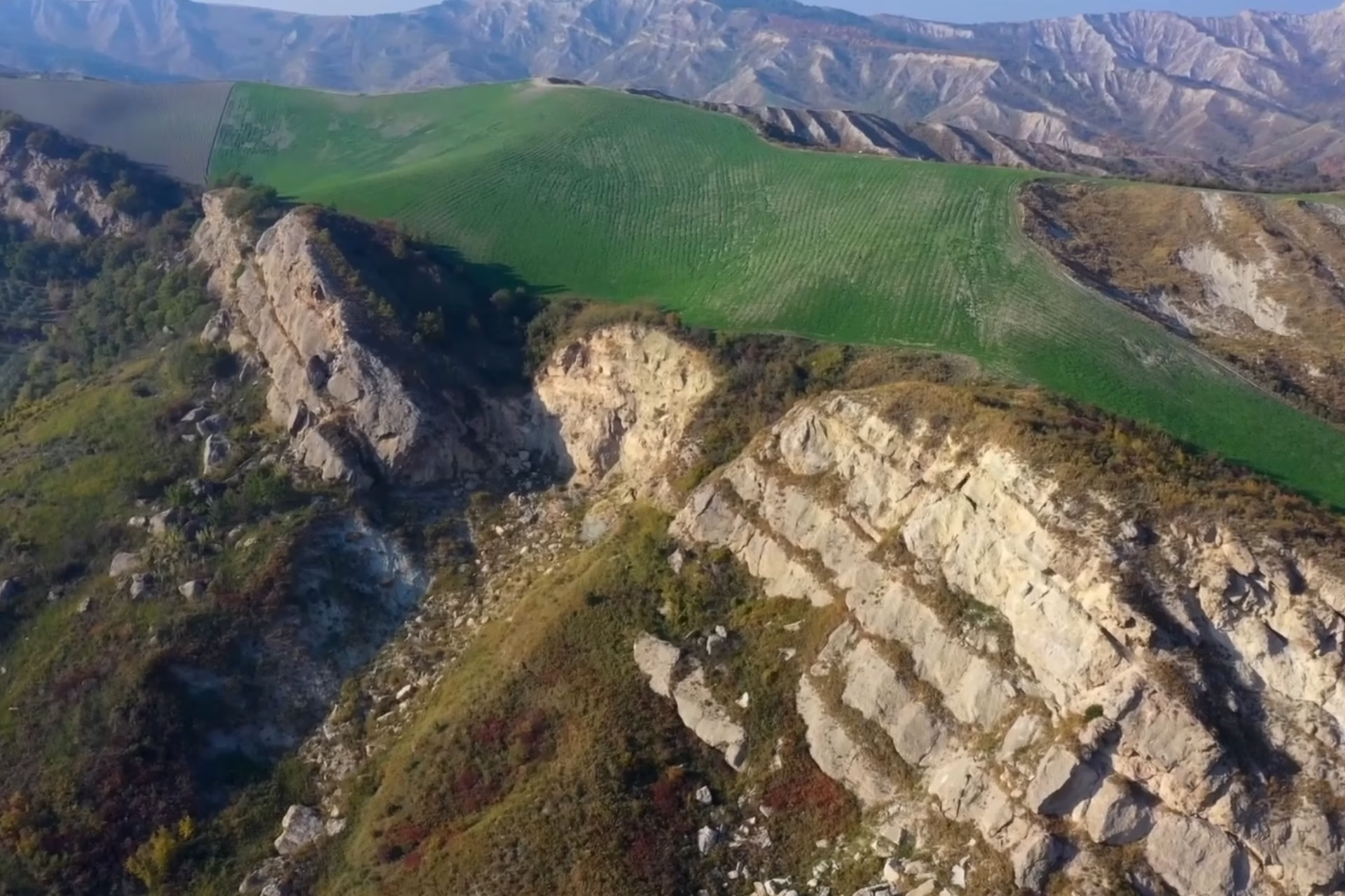 Tracce di romanico, romano e… di ulivi